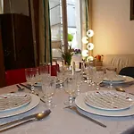 Apartman Near Louvre, *
