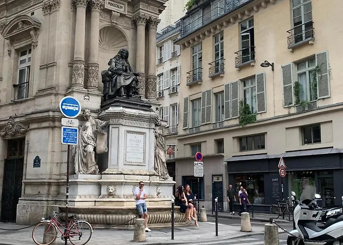 Near Louvre, * Παρίσι