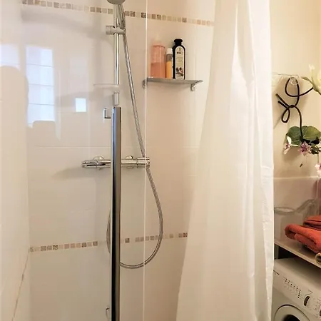 Apartman Near Louvre, *