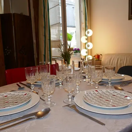 Apartment Near Louvre, *