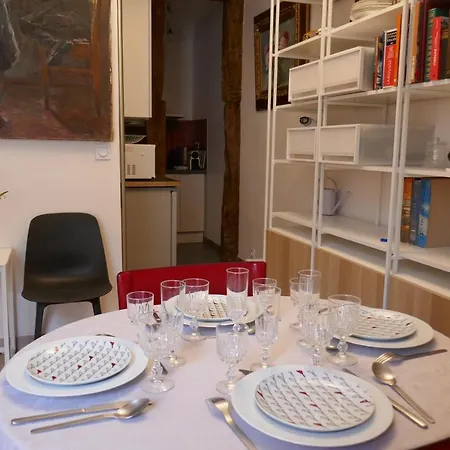 Apartment Near Louvre,