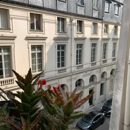 Near Louvre, Apartment