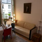 Apartment Near Louvre, *